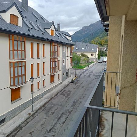 Apartamentos Valle De Tena - Biescas 3000 Eksteriør billede