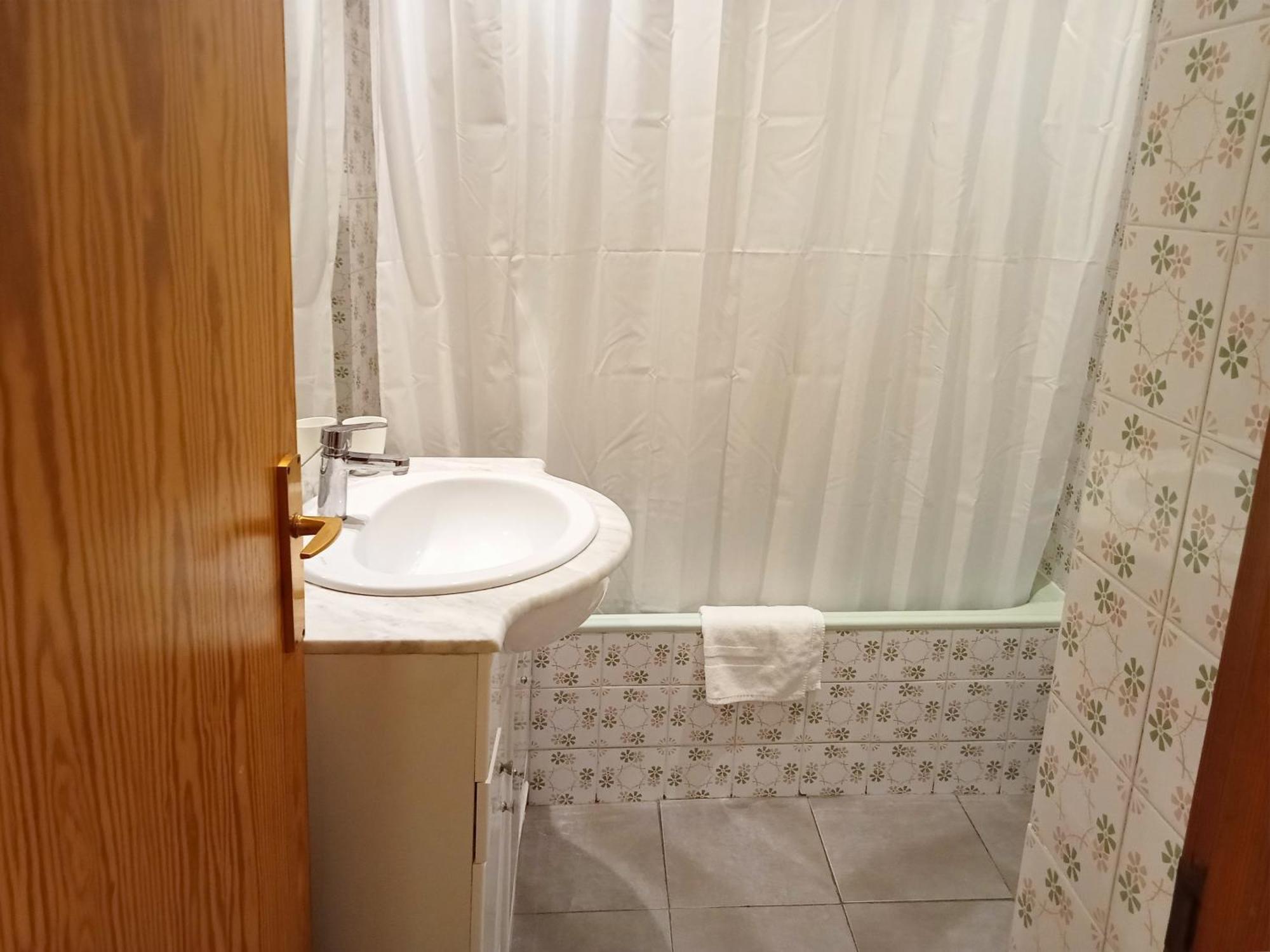 Apartamentos Valle De Tena - Biescas 3000 Eksteriør billede